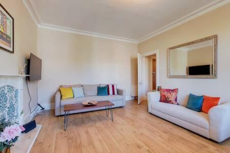 Spacious In The Heart Of Ealing Broadway